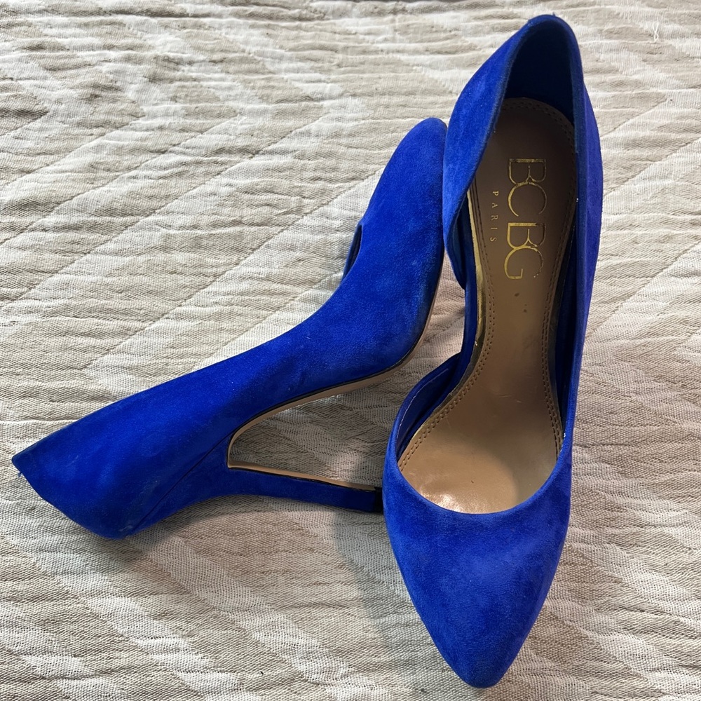 BCBG Paris Blue Suede Heels. Size 7